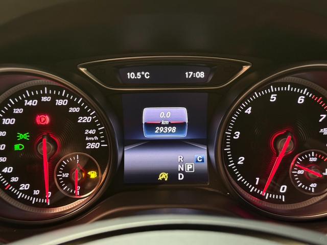 GLAクラス GLA220 4マチック 当社下取り プレミアムP 黒本革 パノラマ シートヒーター メモリー付きパワーシート ハーマンカードン アンビエントライト Apple Car play レーダーセーフティパッケージ 認定中古車保障(20枚目)