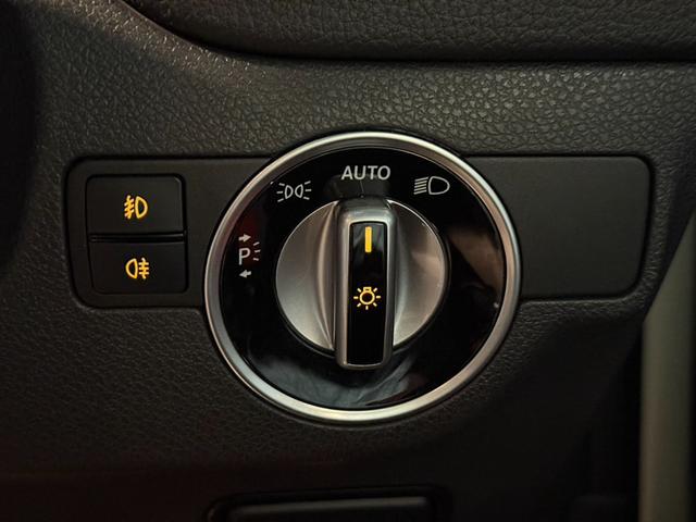 GLAクラス GLA220 4マチック 当社下取り プレミアムP 黒本革 パノラマ シートヒーター メモリー付きパワーシート ハーマンカードン アンビエントライト Apple Car play レーダーセーフティパッケージ 認定中古車保障(24枚目)