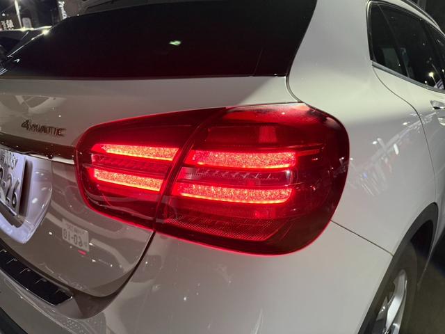 GLAクラス GLA220 4マチック 当社下取り プレミアムP 黒本革 パノラマ シートヒーター メモリー付きパワーシート ハーマンカードン アンビエントライト Apple Car play レーダーセーフティパッケージ 認定中古車保障(43枚目)