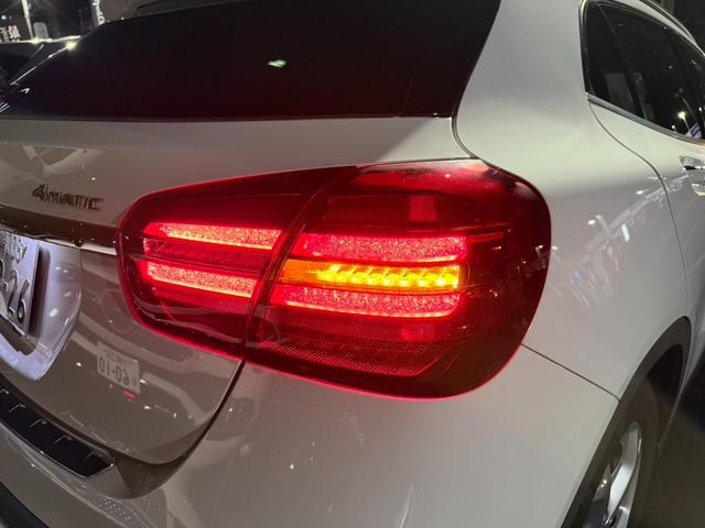 GLAクラス GLA220 4マチック 当社下取り プレミアムP 黒本革 パノラマ シートヒーター メモリー付きパワーシート ハーマンカードン アンビエントライト Apple Car play レーダーセーフティパッケージ 認定中古車保障(44枚目)