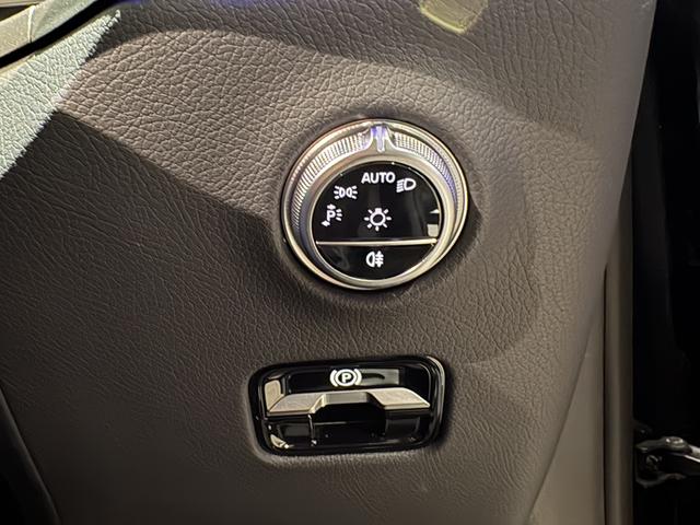 ＧＬＣ ＧＬＣ２２０ｄ　４マチック　ＡＭＧラインパッケージ　レーダーセーフティパッケージ　ＡＭＧライン　３６０度カメラ　スポーツシート　スポーティーエンジンサウンドシステム　アンスラサイトライムウッドインテリアトリム　認定中古車保証２年（12枚目）