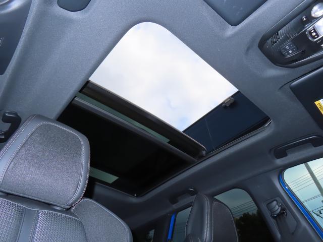 3008 GT ブルーHDi 新車保証継承+認定中古車保証1年 パノラミックサンルーフ 純正ナビゲーション フロントシートヒーター(15枚目)