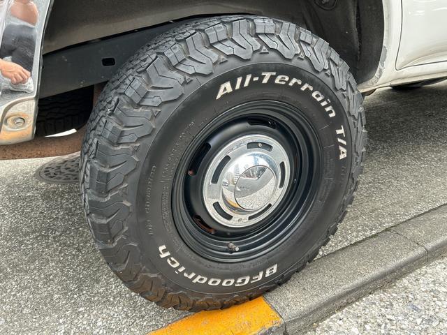 ハイラックスサーフ スポーツランナー 2WD ナローボディ 社外ホイール 2インチリフトUPLEDヘッドライト シートカバー(20枚目)