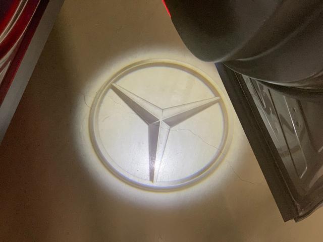 GLB GLB200d 4マチック AMGラインパッケージ パノラミックスライディングルーフ(35枚目)