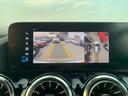 【360度カメラシステム】リバースと連動し、車両後方の映像をディスプレィに表示。歪みの少ないカメラにより鮮明な画像で後退の運転操作をサポートします。