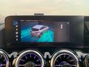 【パーキングアシスト】検出した駐車スペースの中から停めたい場所を選ぶとステアリング、アクセル、ブレーキ、シフトセレクトをクルマが行い自動で駐車します。駐車スペースから出るときも、自動で行ってくれます。
