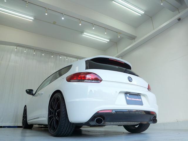 シロッコ Ｒ　２ＬターボＥＧ　６速ＤＳＧ　天張り張替済　ＡＤＶＡＮ１９インチＡＷ　Ｈ＆Ｒダウンサス（純正サス有り）　Ｆリップスポイラー　レザーパワーシート　純正ナビＴＶ　ＥＴＣ　キセノン　電動格納ミラー　スペアキー（10枚目）