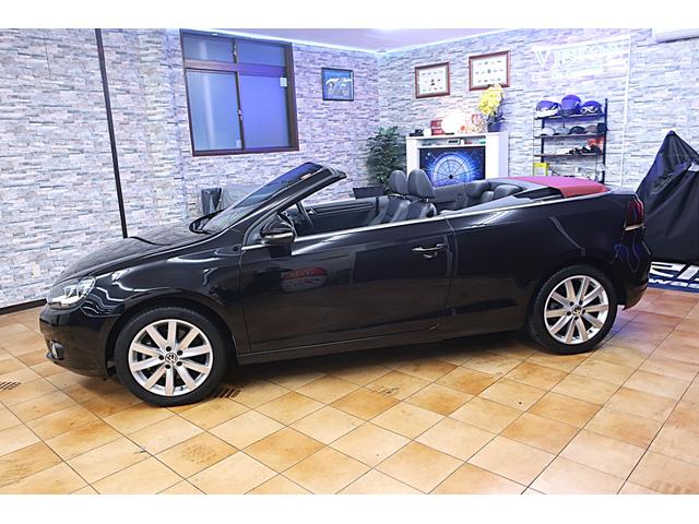 ゴルフカブリオレ 赤幌電動オープン 黒革ヒーター付きシート 社外ワイドナビ バックカメラ/ドラレコ/ETC クルコン キセノン/フォグランプ 本革ステアリング 純正17inAW 車検R9年12月 取説/新保/Sキー 直4IC付ターボ+Sチャージャー160ps/24.5kg・m(8枚目)