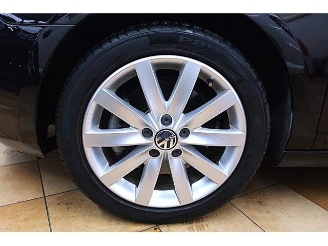 ゴルフカブリオレ 赤幌電動オープン 黒革ヒーター付きシート 社外ワイドナビ バックカメラ/ドラレコ/ETC クルコン キセノン/フォグランプ 本革ステアリング 純正17inAW 車検R9年12月 取説/新保/Sキー 直4IC付ターボ+Sチャージャー160ps/24.5kg・m(18枚目)