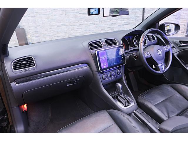 ゴルフカブリオレ 赤幌電動オープン 黒革ヒーター付きシート 社外ワイドナビ バックカメラ/ドラレコ/ETC クルコン キセノン/フォグランプ 本革ステアリング 純正17inAW 車検R9年12月 取説/新保/Sキー 直4IC付ターボ+Sチャージャー160ps/24.5kg・m(31枚目)