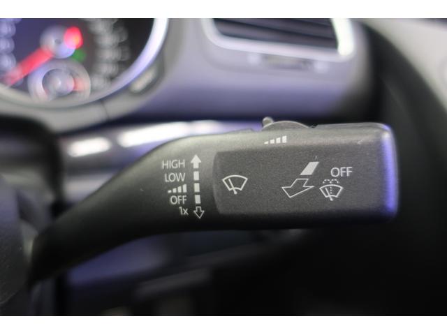 ゴルフカブリオレ 赤幌電動オープン 黒革ヒーター付きシート 社外ワイドナビ バックカメラ/ドラレコ/ETC クルコン キセノン/フォグランプ 本革ステアリング 純正17inAW 車検R9年12月 取説/新保/Sキー 直4IC付ターボ+Sチャージャー160ps/24.5kg・m(34枚目)