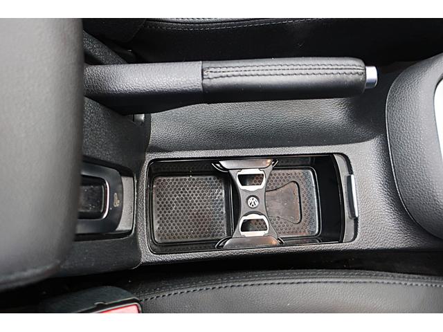 ゴルフカブリオレ 赤幌電動オープン 黒革ヒーター付きシート 社外ワイドナビ バックカメラ/ドラレコ/ETC クルコン キセノン/フォグランプ 本革ステアリング 純正17inAW 車検R9年12月 取説/新保/Sキー 直4IC付ターボ+Sチャージャー160ps/24.5kg・m(45枚目)