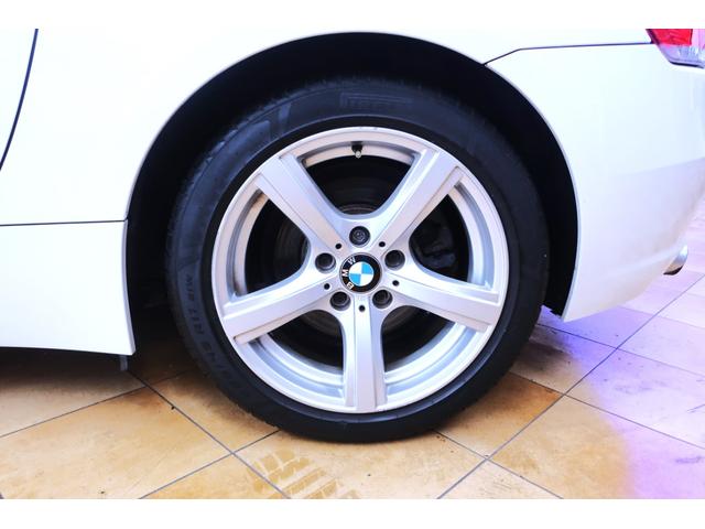 Ｚ４ ｓＤｒｉｖｅ２３ｉデザインピュアホワイト　直６エンジン　アイボリー本革ヒーター付シート＆ウッドインテリア　オートクルーズコントロール　キセノン　ワイドナビ／ＴＶ／Ｂカメラ／コーナーセンサー／ドラレコ　Ｇ１７ｉｎＡＷ　直６／２．５Ｌ２０４ｐｓパドル付６速ＡＴ（29枚目）