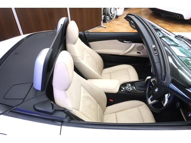 Ｚ４ ｓＤｒｉｖｅ２３ｉデザインピュアホワイト　直６エンジン　アイボリー本革ヒーター付シート＆ウッドインテリア　オートクルーズコントロール　キセノン　ワイドナビ／ＴＶ／Ｂカメラ／コーナーセンサー／ドラレコ　Ｇ１７ｉｎＡＷ　直６／２．５Ｌ２０４ｐｓパドル付６速ＡＴ（64枚目）
