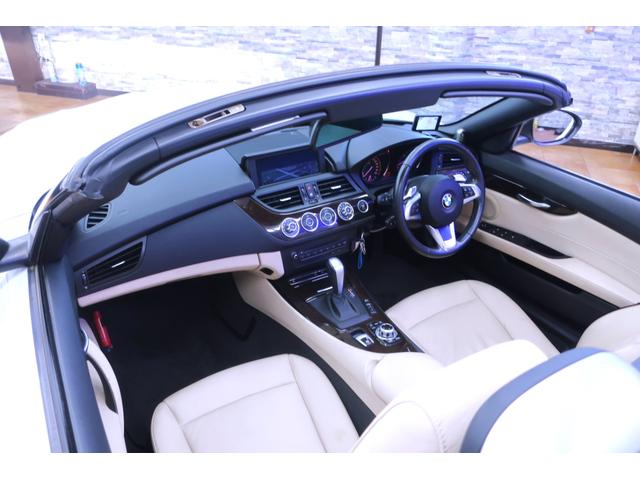 Ｚ４ ｓＤｒｉｖｅ２３ｉデザインピュアホワイト　直６エンジン　アイボリー本革ヒーター付シート＆ウッドインテリア　オートクルーズコントロール　キセノン　ワイドナビ／ＴＶ／Ｂカメラ／コーナーセンサー／ドラレコ　Ｇ１７ｉｎＡＷ　直６／２．５Ｌ２０４ｐｓパドル付６速ＡＴ（69枚目）