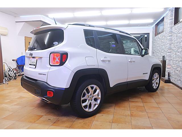 ジープ・レネゲード リミテッド　電動ガラスサンルーフ　アイボリー本革ヒーター付パワーシート　クルーズコントロール／ブラインドスポット　純正１７ｉｎＡＷ　ステアリングヒーター　ナビ／Ｂｔ／ＡＵＸ／ＵＳＢ／Ｂカメラ／ＥＴＣ　スマートキー（9枚目）