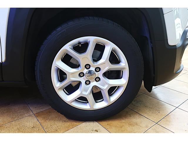 ジープ・レネゲード リミテッド　電動ガラスサンルーフ　アイボリー本革ヒーター付パワーシート　クルーズコントロール／ブラインドスポット　純正１７ｉｎＡＷ　ステアリングヒーター　ナビ／Ｂｔ／ＡＵＸ／ＵＳＢ／Ｂカメラ／ＥＴＣ　スマートキー（15枚目）