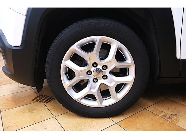 ジープ・レネゲード リミテッド　電動ガラスサンルーフ　アイボリー本革ヒーター付パワーシート　クルーズコントロール／ブラインドスポット　純正１７ｉｎＡＷ　ステアリングヒーター　ナビ／Ｂｔ／ＡＵＸ／ＵＳＢ／Ｂカメラ／ＥＴＣ　スマートキー（16枚目）