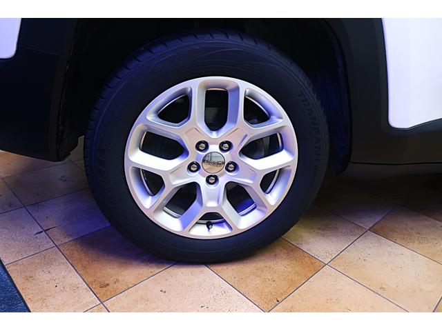 ジープ・レネゲード リミテッド　電動ガラスサンルーフ　アイボリー本革ヒーター付パワーシート　クルーズコントロール／ブラインドスポット　純正１７ｉｎＡＷ　ステアリングヒーター　ナビ／Ｂｔ／ＡＵＸ／ＵＳＢ／Ｂカメラ／ＥＴＣ　スマートキー（17枚目）