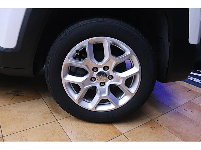 ジープ・レネゲード リミテッド　電動ガラスサンルーフ　アイボリー本革ヒーター付パワーシート　クルーズコントロール／ブラインドスポット　純正１７ｉｎＡＷ　ステアリングヒーター　ナビ／Ｂｔ／ＡＵＸ／ＵＳＢ／Ｂカメラ／ＥＴＣ　スマートキー（18枚目）