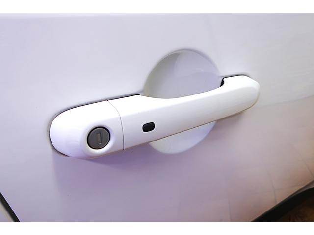 ジープ・レネゲード リミテッド　電動ガラスサンルーフ　アイボリー本革ヒーター付パワーシート　クルーズコントロール／ブラインドスポット　純正１７ｉｎＡＷ　ステアリングヒーター　ナビ／Ｂｔ／ＡＵＸ／ＵＳＢ／Ｂカメラ／ＥＴＣ　スマートキー（22枚目）