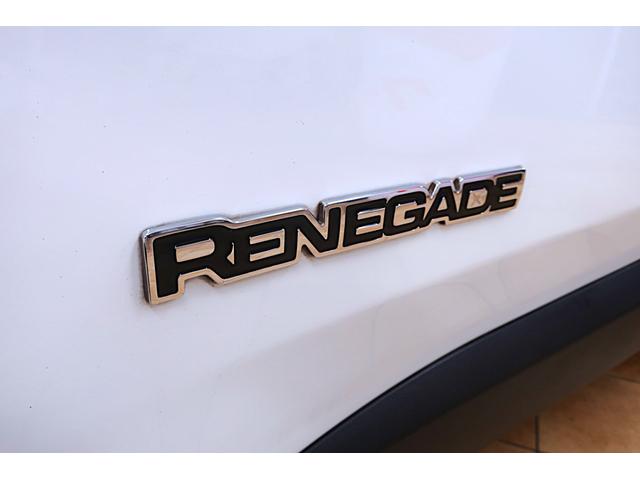 ジープ・レネゲード リミテッド　電動ガラスサンルーフ　アイボリー本革ヒーター付パワーシート　クルーズコントロール／ブラインドスポット　純正１７ｉｎＡＷ　ステアリングヒーター　ナビ／Ｂｔ／ＡＵＸ／ＵＳＢ／Ｂカメラ／ＥＴＣ　スマートキー（23枚目）