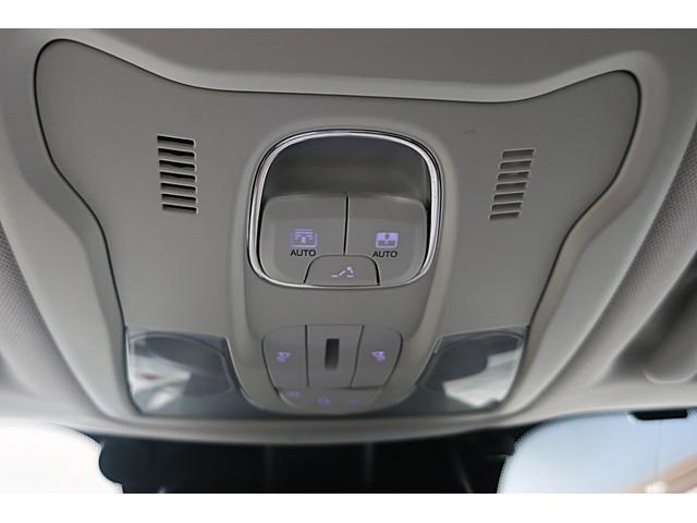 ジープ・レネゲード リミテッド　電動ガラスサンルーフ　アイボリー本革ヒーター付パワーシート　クルーズコントロール／ブラインドスポット　純正１７ｉｎＡＷ　ステアリングヒーター　ナビ／Ｂｔ／ＡＵＸ／ＵＳＢ／Ｂカメラ／ＥＴＣ　スマートキー（25枚目）