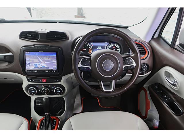 ジープ・レネゲード リミテッド　電動ガラスサンルーフ　アイボリー本革ヒーター付パワーシート　クルーズコントロール／ブラインドスポット　純正１７ｉｎＡＷ　ステアリングヒーター　ナビ／Ｂｔ／ＡＵＸ／ＵＳＢ／Ｂカメラ／ＥＴＣ　スマートキー（29枚目）