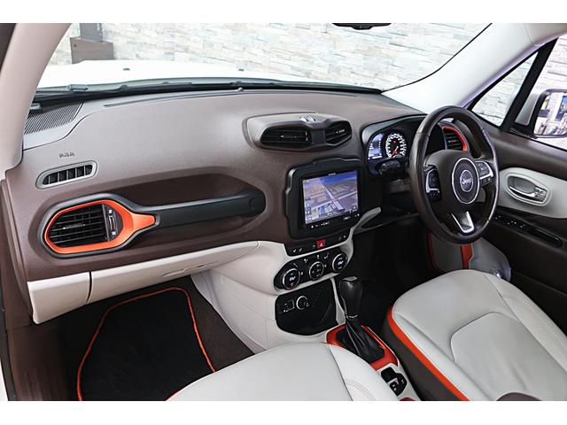 ジープ・レネゲード リミテッド　電動ガラスサンルーフ　アイボリー本革ヒーター付パワーシート　クルーズコントロール／ブラインドスポット　純正１７ｉｎＡＷ　ステアリングヒーター　ナビ／Ｂｔ／ＡＵＸ／ＵＳＢ／Ｂカメラ／ＥＴＣ　スマートキー（30枚目）