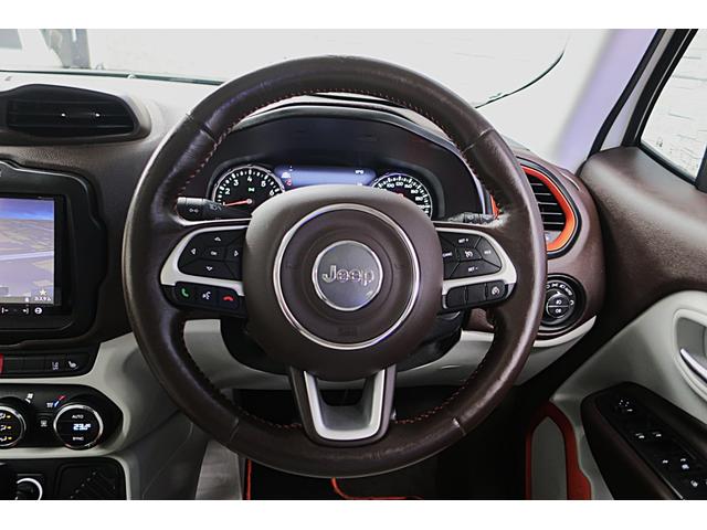 ジープ・レネゲード リミテッド　電動ガラスサンルーフ　アイボリー本革ヒーター付パワーシート　クルーズコントロール／ブラインドスポット　純正１７ｉｎＡＷ　ステアリングヒーター　ナビ／Ｂｔ／ＡＵＸ／ＵＳＢ／Ｂカメラ／ＥＴＣ　スマートキー（31枚目）