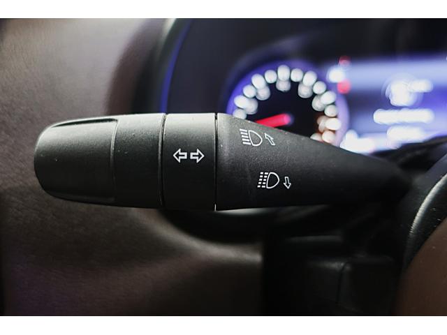 ジープ・レネゲード リミテッド　電動ガラスサンルーフ　アイボリー本革ヒーター付パワーシート　クルーズコントロール／ブラインドスポット　純正１７ｉｎＡＷ　ステアリングヒーター　ナビ／Ｂｔ／ＡＵＸ／ＵＳＢ／Ｂカメラ／ＥＴＣ　スマートキー（34枚目）