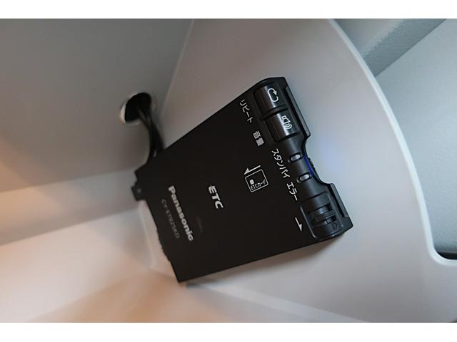 ジープ・レネゲード リミテッド　電動ガラスサンルーフ　アイボリー本革ヒーター付パワーシート　クルーズコントロール／ブラインドスポット　純正１７ｉｎＡＷ　ステアリングヒーター　ナビ／Ｂｔ／ＡＵＸ／ＵＳＢ／Ｂカメラ／ＥＴＣ　スマートキー（41枚目）