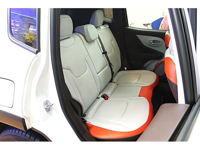 ジープ・レネゲード リミテッド　電動ガラスサンルーフ　アイボリー本革ヒーター付パワーシート　クルーズコントロール／ブラインドスポット　純正１７ｉｎＡＷ　ステアリングヒーター　ナビ／Ｂｔ／ＡＵＸ／ＵＳＢ／Ｂカメラ／ＥＴＣ　スマートキー（53枚目）