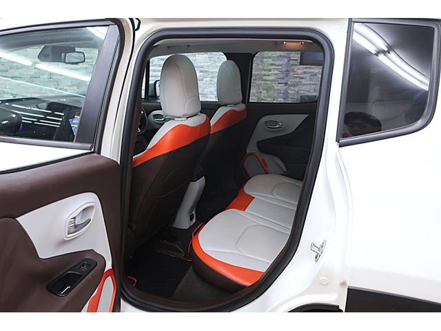 ジープ・レネゲード リミテッド　電動ガラスサンルーフ　アイボリー本革ヒーター付パワーシート　クルーズコントロール／ブラインドスポット　純正１７ｉｎＡＷ　ステアリングヒーター　ナビ／Ｂｔ／ＡＵＸ／ＵＳＢ／Ｂカメラ／ＥＴＣ　スマートキー（54枚目）