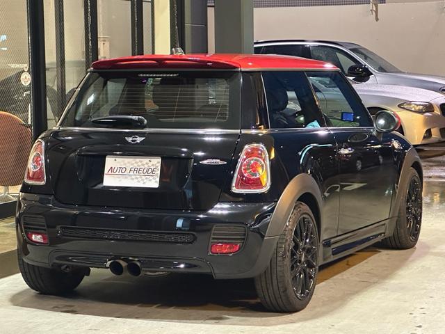 ＭＩＮＩ ジョンクーパーワークス　後期　Ｎ１８エンジン　１オーナ　純正黒革シート　純正１７インチ　シートヒーター　リアウイング　スポーツサス　ＪＣＷエアロ／マフラー　インテリアパネルレッド　バイキセノンライト　ヘッドライトウォッシャー（31枚目）