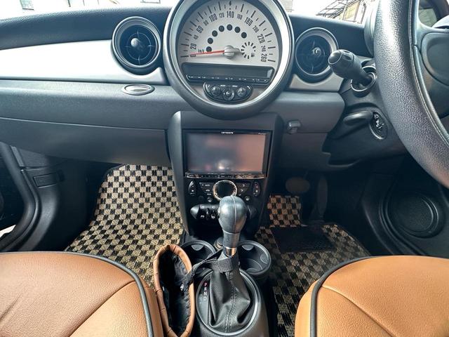 ＭＩＮＩ クーパー　クラブマン　限定車　ブリックレーン　後期　ルーフレール　リア回り同色　カバナ新品シートカバー　２ＤＩＮナビ　Ｂｌｕｅｔｏｏｔｈ　　ホットチョコレート　純正オプション１７インチ　ＤＳＣ（12枚目）