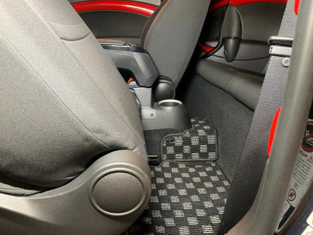 ＭＩＮＩ ジョンクーパーワークス　クラブマン　後期　最終　６ＡＴ　純正エアロ　フロント４ポットブレーキ　ルーフフスポイラー　バイキセノンヘッドライト　ルーフブラック　２ＤＩＮナビ　ＡＶＩＣ－ＲＺ７１１　地デジ　ＤＶＤ／ＣＤ　Ｂｌｕｅｔｏｏｔｈ（18枚目）