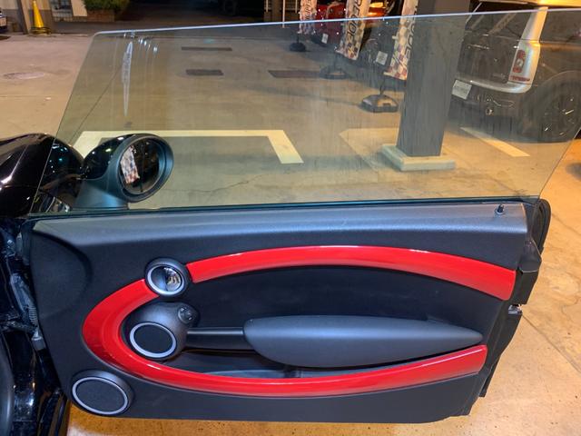 ＭＩＮＩ ジョンクーパーワークス　クラブマン　後期　最終　６ＡＴ　純正エアロ　フロント４ポットブレーキ　ルーフフスポイラー　バイキセノンヘッドライト　ルーフブラック　２ＤＩＮナビ　ＡＶＩＣ－ＲＺ７１１　地デジ　ＤＶＤ／ＣＤ　Ｂｌｕｅｔｏｏｔｈ（24枚目）