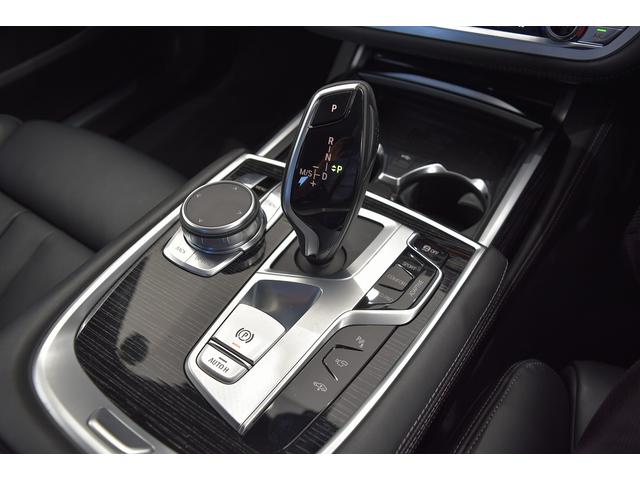 ７シリーズ ７４０ｉ　Ｍスポーツ　１オーナー　レザーシート　サンルーフ　純ナビ　フルセグ　ハーマンカードン　ドライビングアシスト　パーキングアシスト　純２０インチＡＷ　ＨＵＤ　ベンチレーション　パワーシート（13枚目）