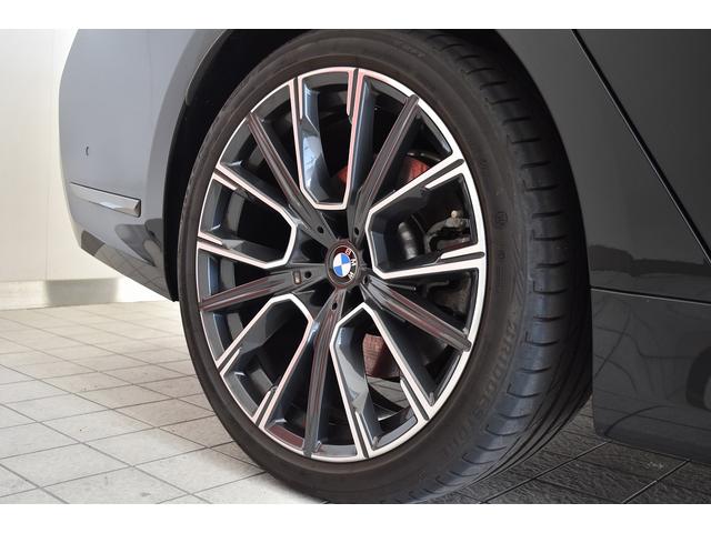 ７シリーズ ７４０ｉ　Ｍスポーツ　１オーナー　レザーシート　サンルーフ　純ナビ　フルセグ　ハーマンカードン　ドライビングアシスト　パーキングアシスト　純２０インチＡＷ　ＨＵＤ　ベンチレーション　パワーシート（18枚目）