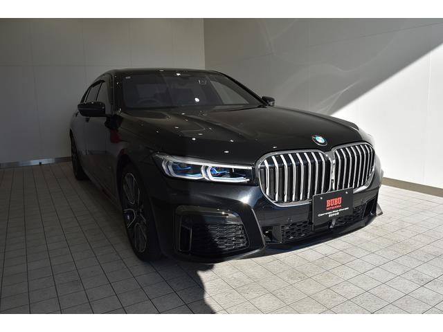 ７シリーズ ７４０ｉ　Ｍスポーツ　１オーナー　レザーシート　サンルーフ　純ナビ　フルセグ　ハーマンカードン　ドライビングアシスト　パーキングアシスト　純２０インチＡＷ　ＨＵＤ　ベンチレーション　パワーシート（21枚目）
