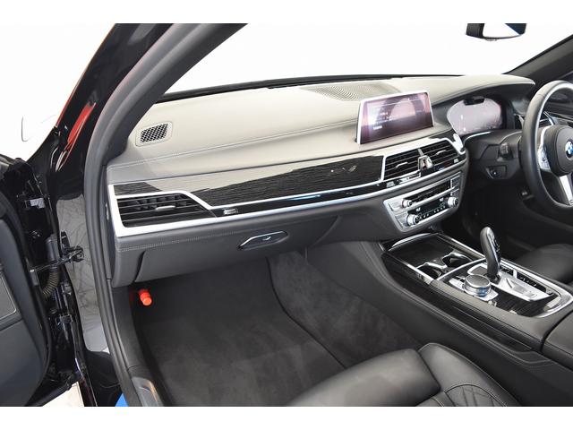 ７シリーズ ７４０ｉ　Ｍスポーツ　１オーナー　レザーシート　サンルーフ　純ナビ　フルセグ　ハーマンカードン　ドライビングアシスト　パーキングアシスト　純２０インチＡＷ　ＨＵＤ　ベンチレーション　パワーシート（25枚目）
