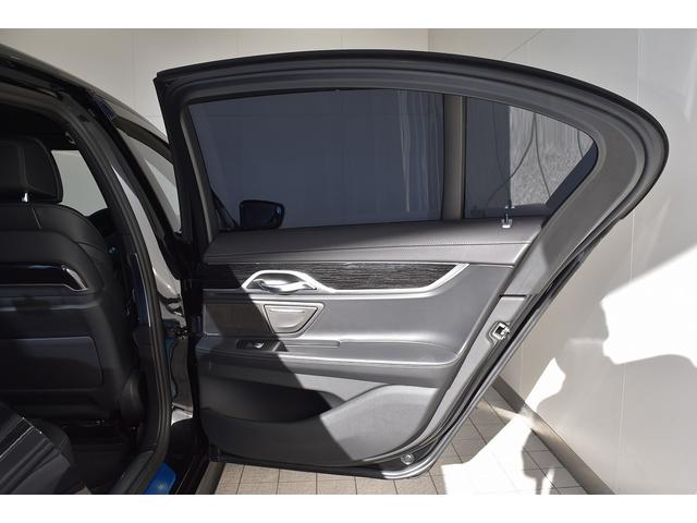 ７シリーズ ７４０ｉ　Ｍスポーツ　１オーナー　レザーシート　サンルーフ　純ナビ　フルセグ　ハーマンカードン　ドライビングアシスト　パーキングアシスト　純２０インチＡＷ　ＨＵＤ　ベンチレーション　パワーシート（33枚目）