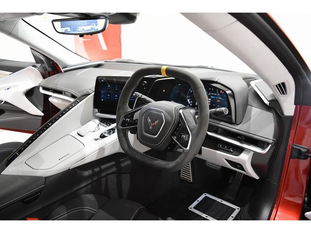 シボレーコルベット ３ＬＴ　１オーナー　ディーラー車　自社販売車両　スウェーデッドステアリング　ドアトリム　カーボンファイバールーフ　カーボンフラッシュリアスポイラー、ドアミラー　コンペティションバケットシート　社外Ｆスポイラー（5枚目）