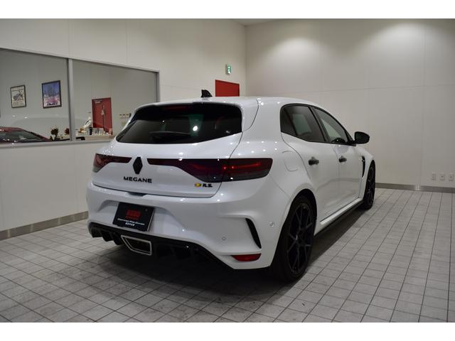 お車の詳細ご質問、点検整備記録簿の内容、お見積りなどお気軽に当店スタッフまでお申し付けくださいませ。Ｗｅｂ、お電話からのお問い合わせをお待ち申し上げます。