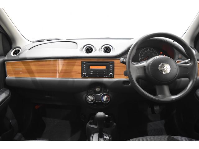 ビュート １２ＳＴ　メイクアップ車両　クラシックインパネ　キーレス　レザーシートカバー　ＣＤ／ラジオ　ドライブレコーダー　オプションカラーアーミーベージュトランクダンパー付（10枚目）