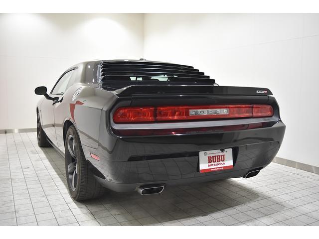 ダッジ・チャレンジャー 392 SRT8 新車並行 サンルーフ パドルシフト レッドハーフレザーシート 純正20インチAW シートヒーター ブレンボブレーキ クルーズコントロール パワーシート 社外ナビ バックカメラ ETC(8枚目)