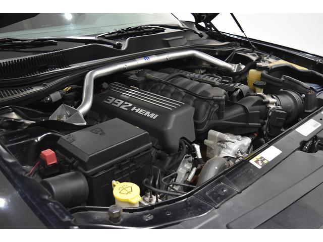 ダッジ・チャレンジャー 392 SRT8 新車並行 サンルーフ パドルシフト レッドハーフレザーシート 純正20インチAW シートヒーター ブレンボブレーキ クルーズコントロール パワーシート 社外ナビ バックカメラ ETC(10枚目)