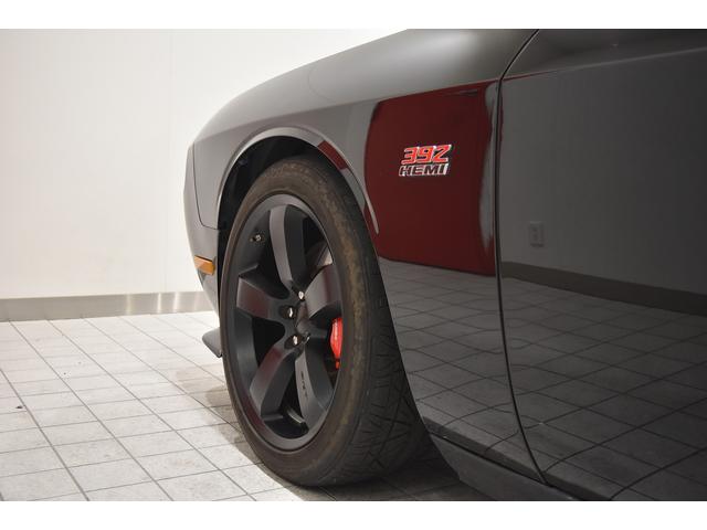 ダッジ・チャレンジャー 392 SRT8 新車並行 サンルーフ パドルシフト レッドハーフレザーシート 純正20インチAW シートヒーター ブレンボブレーキ クルーズコントロール パワーシート 社外ナビ バックカメラ ETC(17枚目)