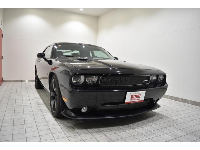 ダッジ・チャレンジャー 392 SRT8 新車並行 サンルーフ パドルシフト レッドハーフレザーシート 純正20インチAW シートヒーター ブレンボブレーキ クルーズコントロール パワーシート 社外ナビ バックカメラ ETC(20枚目)